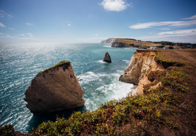 Image of the sea from a cliff in the Isle of Wight